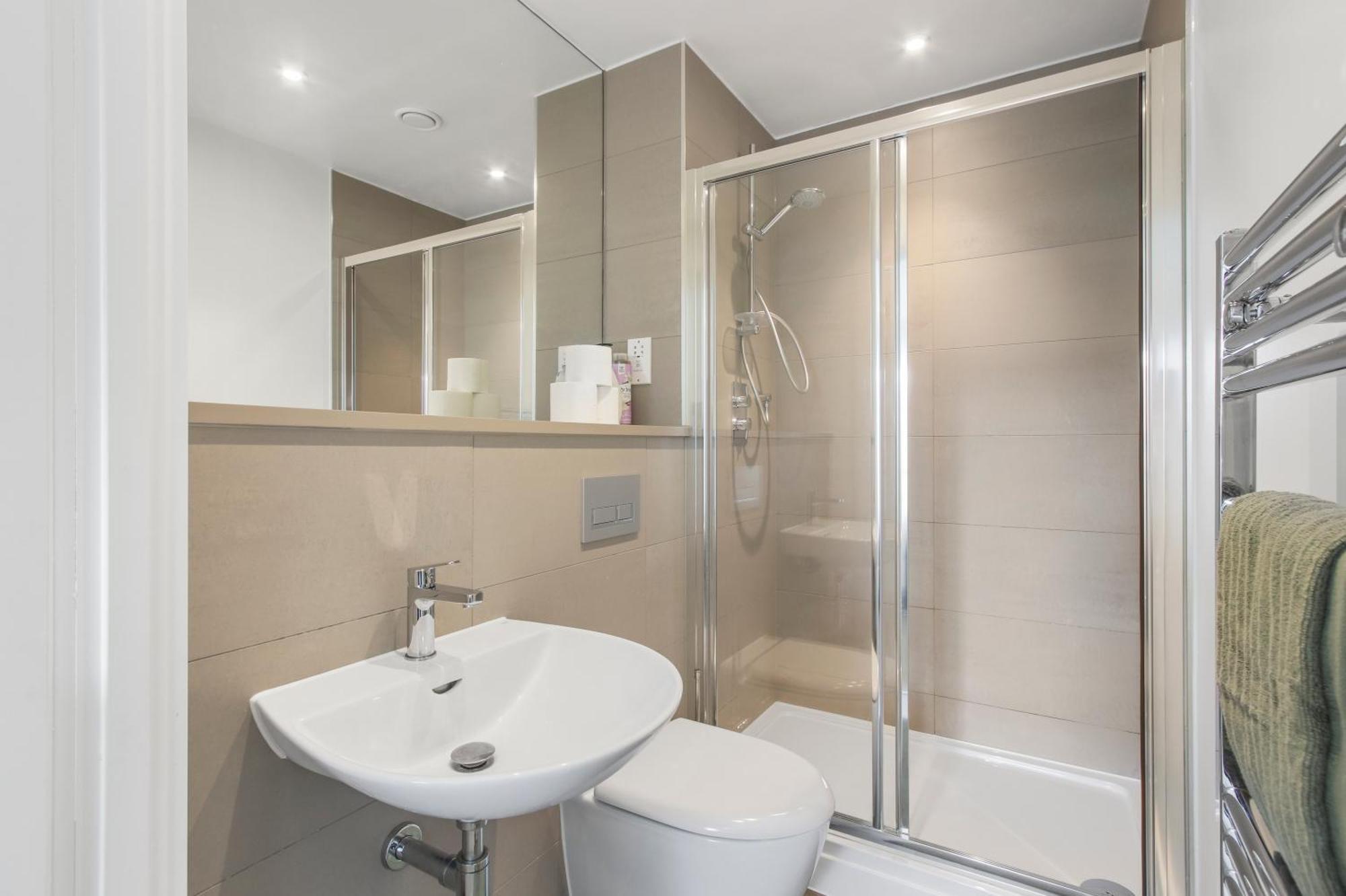 Centrally Located - Modern - 2Bed - 2Bath Apartment London Ngoại thất bức ảnh